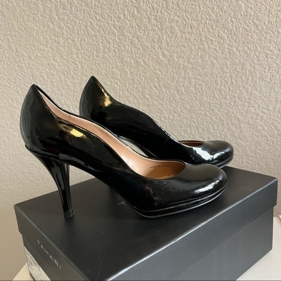 Tahari black patent pumps - Picture 2 of 8